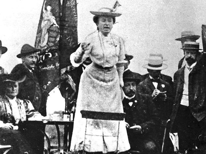 Rosa Luxemburg speaks outside a congress of the the Second International in 1907