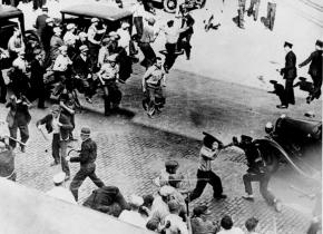 Teamsters and police deputies battle in the Minneapolis streets