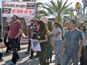 Marching to the border to show their solidarity with the caravan